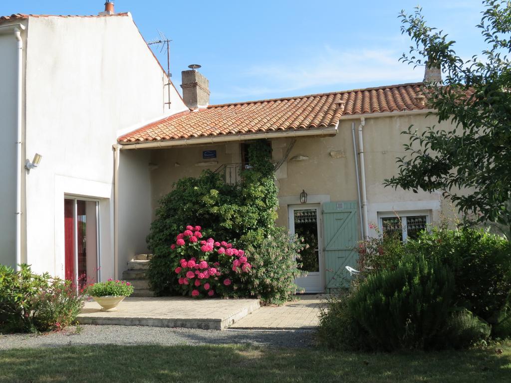 Bed and Breakfast L'Aubinoise Saint-Aubin-la-Plaine Esterno foto