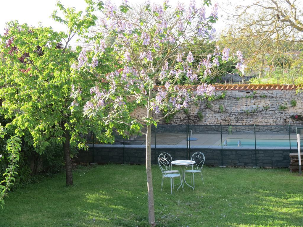 Bed and Breakfast L'Aubinoise Saint-Aubin-la-Plaine Esterno foto